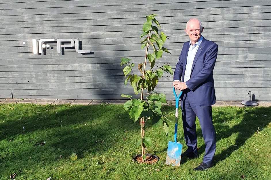 Businesses urged to plant a tree for the Queen’s Jubilee